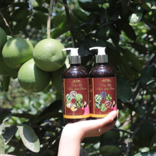 Xịt tóc thảo dược Queen
