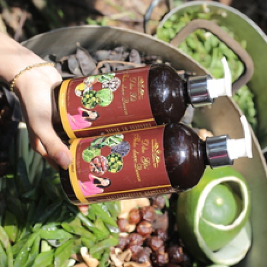 Xịt tóc thảo dược Queen